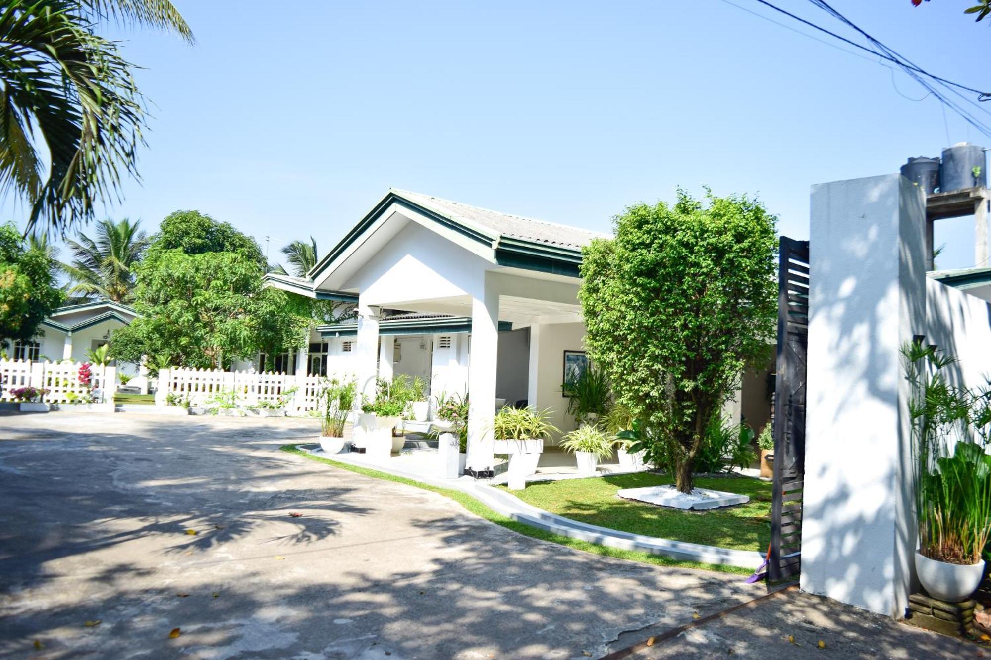 The Bamboo Tree Transit Hotel Katunayaka Esterno foto