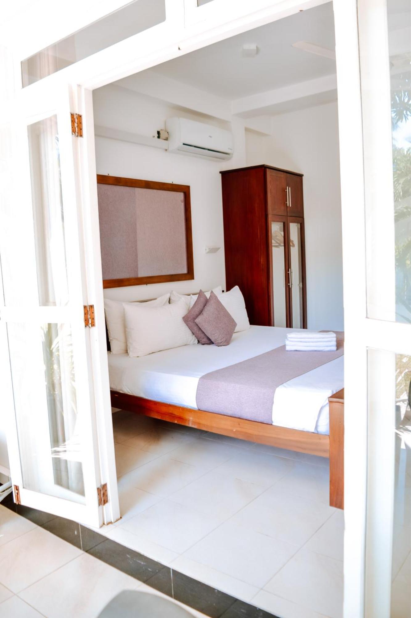 The Bamboo Tree Transit Hotel Katunayaka Esterno foto