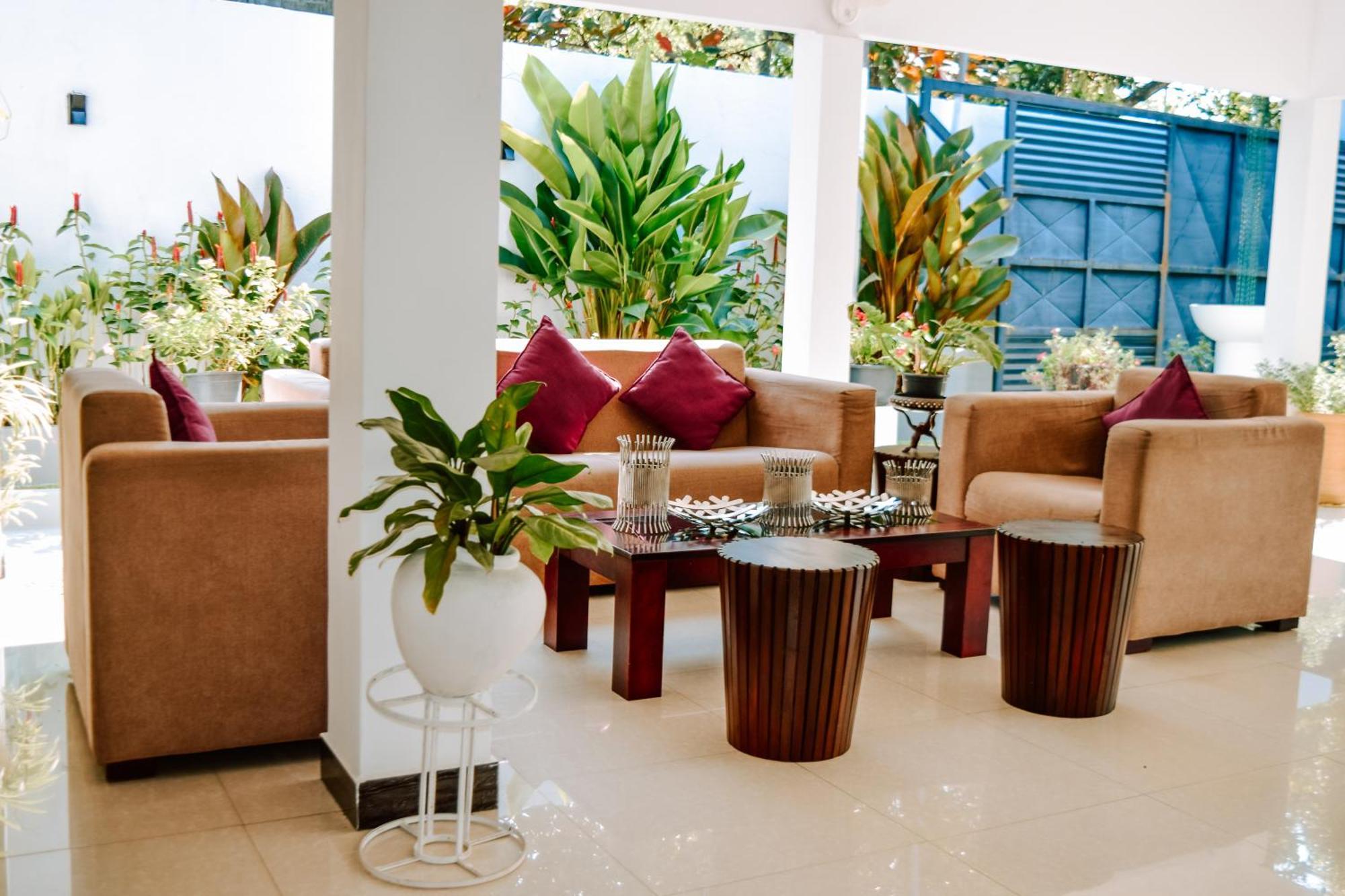 The Bamboo Tree Transit Hotel Katunayaka Esterno foto